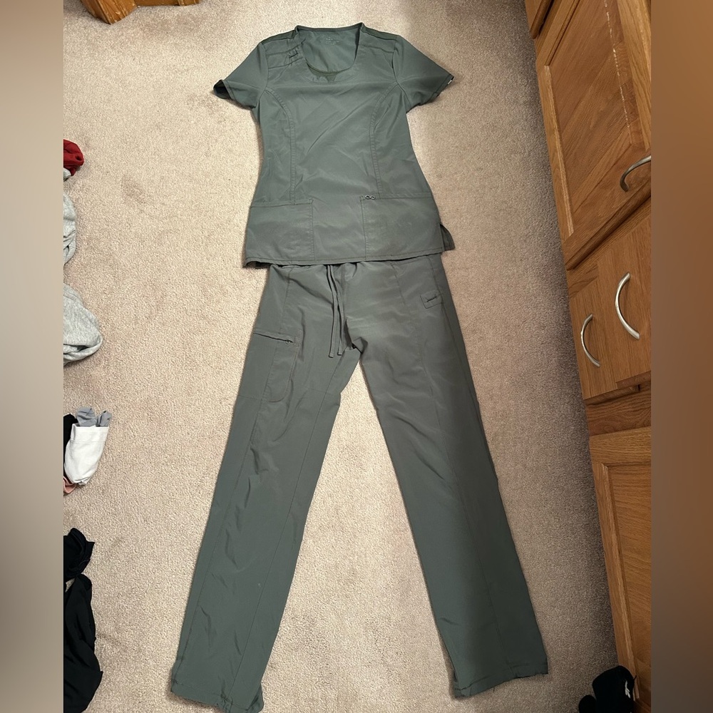 Cherokee Infinity Scrub Set - Size small tall